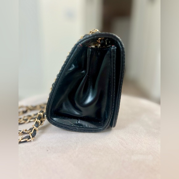 Quilted Cross Body/ Clutch Chain Bag - Black / Interior is Red & Chain is Gold - Picture 5 of 6